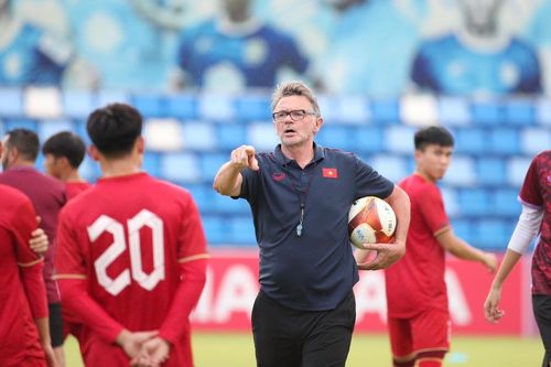 Bóng đá Việt Nam ngày 2/6: HLV Philippe Troussier triệu tập nhiều tân binh lên tuyển Việt Nam