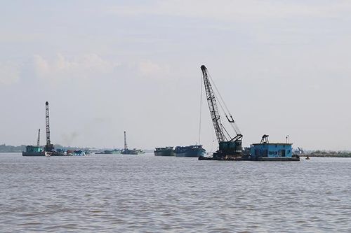 Đồng Tháp: Nhu cầu cung ứng cát cho các công trình tăng đột biến