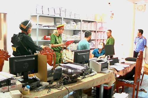Tạm giữ 18 bác sĩ, dược sĩ, nhân viên y tế... để điều tra hành vi trục lợi bảo hiểm