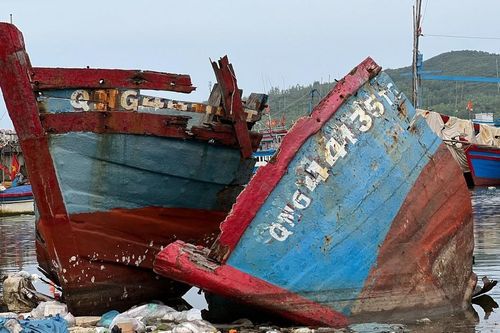 Trục vớt 26 xác tàu đắm tại cửa biển Quảng Ngãi