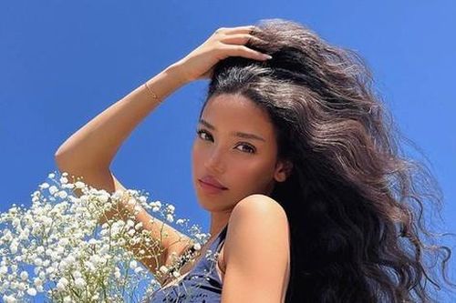 Sắc vóc cô gái Gen Z thu hút cả triệu lượt theo dõi nhờ trượt vai nàng tiên cá