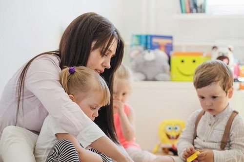 Giúp việc nhà giàu Việt phải làm những gì, lương khủng?
