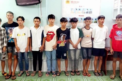 Ngăn chặn hai nhóm thanh thiếu niên định dùng hung khí 'xử nhau'