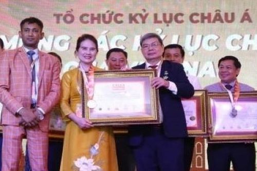 Bộ sưu tập 'Sen trong đời sống văn hóa Việt' xác lập kỷ lục châu Á