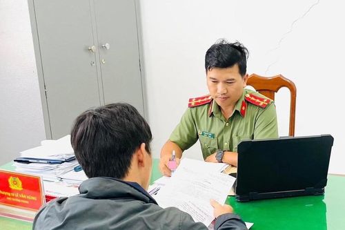 Xúc phạm lực lượng công an trên Facebook, 2 người đàn ông bị xử phạt