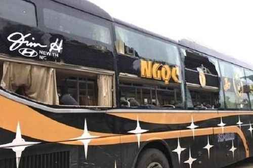 Điều tra nhóm đối tượng dùng hung khí chặn, đập phá xe khách ở Đắk Lắk