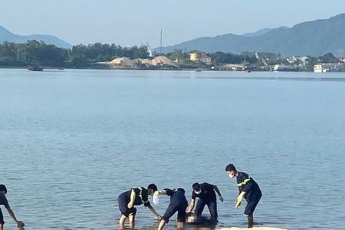 Người phụ nữ để xe trên cầu rồi nhảy xuống sông Lam tự tử