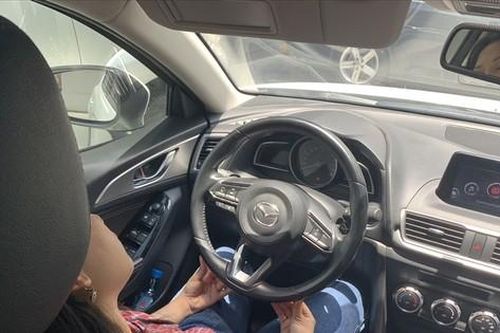 Ba bố con ngủ trong ôtô vì mất điện, con gái tử vong