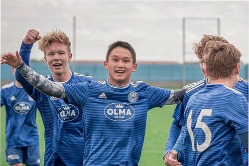 HLV Troussier gọi cầu thủ Việt kiều 18 tuổi lên tuyển U23 Việt Nam