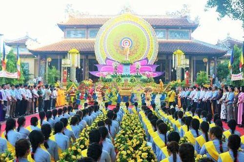 An hòa sắc màu mùa Phật đản xứ Huế