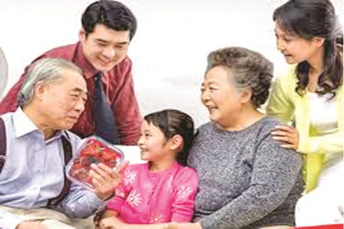 Bảo vệ người già và trẻ em trước vấn nạn bạo hành