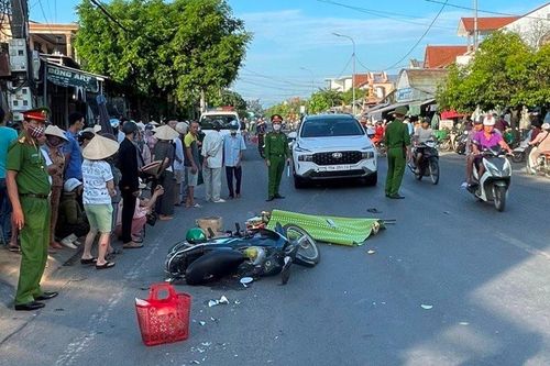 Ô tô va chạm với xe máy, 2 người thương vong