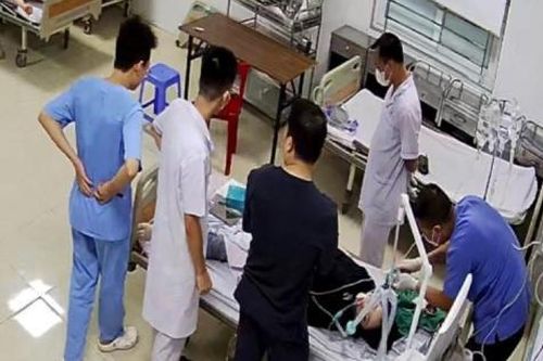 Bác sĩ kể lại giây phút cấp cứu 3 cha con ở Hải Phòng ngủ trong ô tô