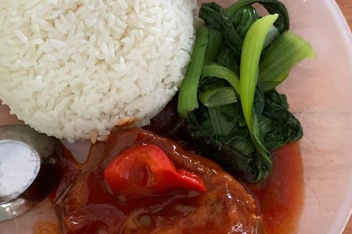Tranh cãi suất cơm 120.000 đồng chỉ 1 miếng sườn ở khu vui chơi nổi tiếng Hà Nội