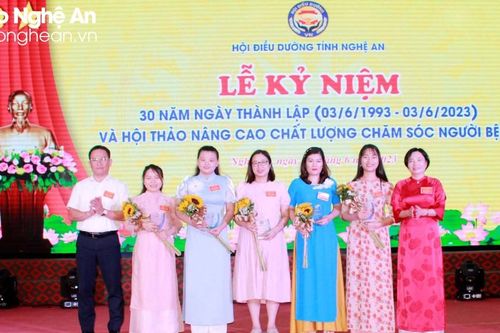 Phát động phong trào thi đua 'Người điều dưỡng tận tâm, sáng tạo, chuyên nghiệp'