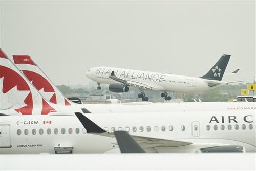 Air Canada gặp 'sự cố liên lạc' làm hàng trăm chuyến bay bị hoãn, hủy
