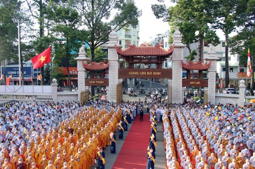 Phật tử dự Đại lễ Phật đản Phật lịch 2567 tại TP.HCM và Thừa Thiên-Huế