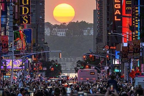 Manhattanhenge - Cuộc trình diễn ánh sáng kỳ diệu