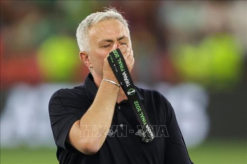 UEFA điều tra kỷ luật HLV Jose Mourinho