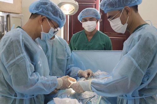 Bệnh xá đảo Phan Vinh phẫu thuật cho ngư dân bị viêm ruột thừa cấp