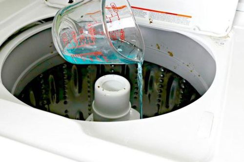 Đổ nước súc miệng vào máy giặt, kết quả khiến nhiều người bất ngờ