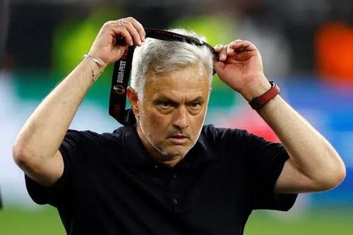HLV Mourinho đối mặt án phạt nặng sau trận chung kết Europa Leage