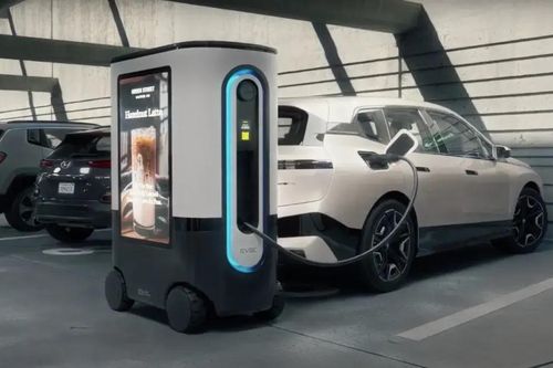 Sân bay Mỹ triển khai robot tự động giữ chỗ và sạc điện cho xe của hành khách