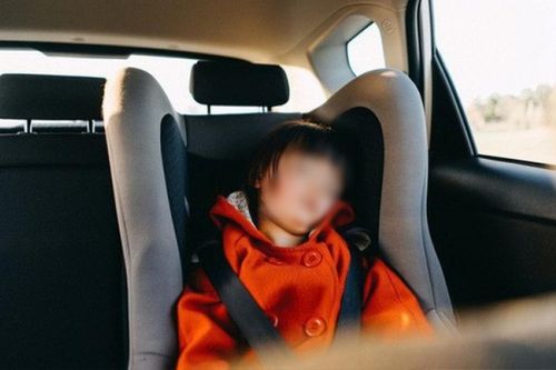 Nhà mất điện, 3 bố con rủ nhau vào ô tô bật điều hòa ngủ và hậu quả thương tâm