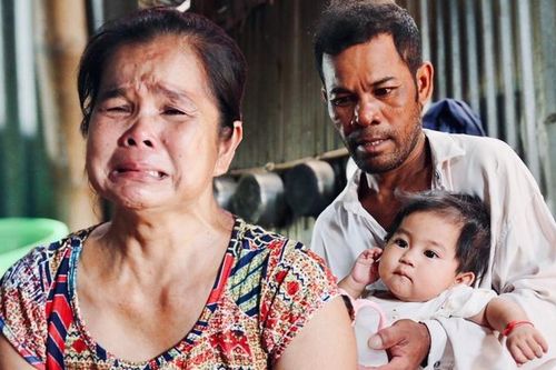 Người mẹ nghẹn ngào cầu xin cứu con gái bệnh nặng nằm một chỗ