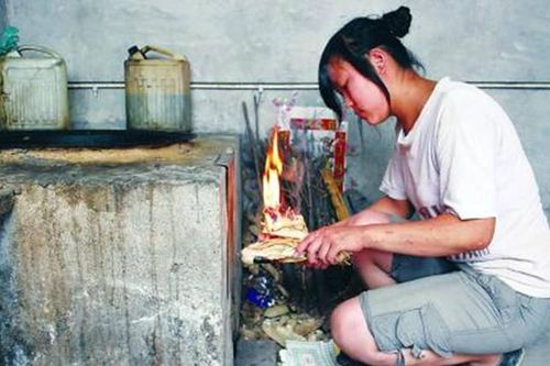 3 kiểu giáo dục sai lầm của cha mẹ khiến con cái không thể thoát nghèo