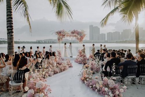 Đám cưới lung linh 'biển giữa lòng Hà Nội' lên website wedding Mỹ