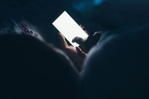 Sinh viên 'tàn phá' sức khỏe vì thức khuya