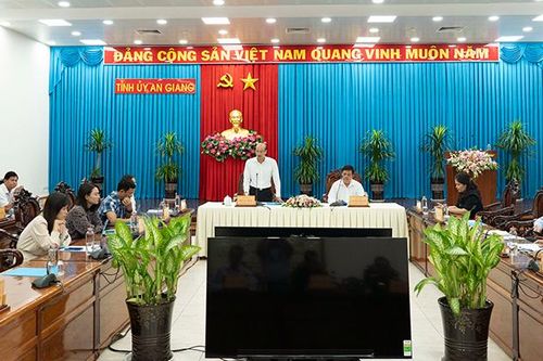 Quán triệt các văn bản của Trung ương về công tác đối ngoại