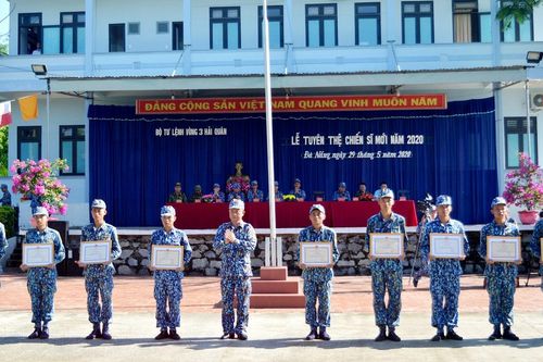 Bộ Tư lệnh Vùng 3 Hải quân tổ chức lễ tuyên thệ chiến sĩ mới năm 2023