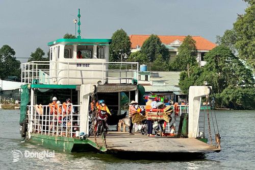 Đò ngưng hoạt động, dân đi đường vòng