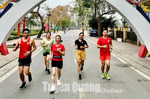 Những lưu ý khi tập luyện thể thao mùa nắng nóng