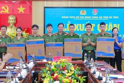 Xuất quân triển khai phong trào 'Ngày cuối tuần làm Công an xã'