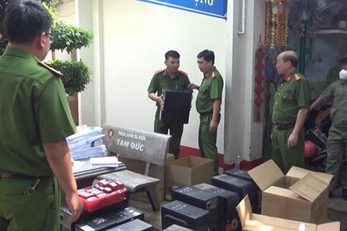 Tạm giữ 5 bác sĩ và nhiều đối tượng mua bán giấy tờ để trục lợi bảo hiểm
