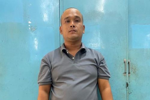 Thuyền trưởng tàu hàng 'rút ruột' 80 lốp ô tô ra đầu thú