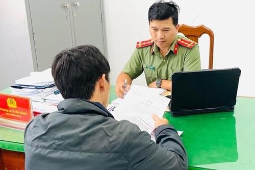 Phạt 10 triệu đồng 2 đối tượng đăng tải thông tin xúc phạm Công an