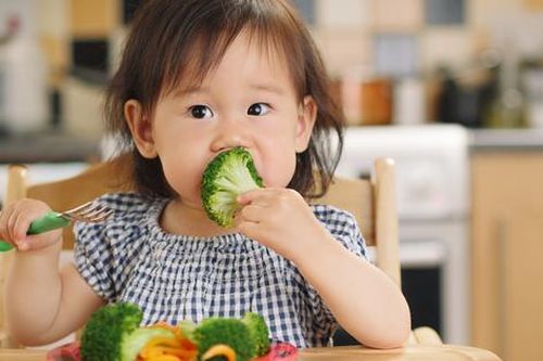 Bổ sung vi chất dinh dưỡng cho con đừng chỉ nghĩ thiếu thì tự cho uống