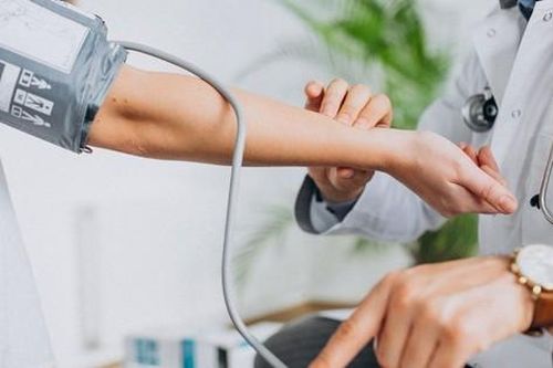 Hạ huyết áp tư thế đứng: Biểu hiện và cách phòng ngừa