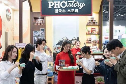 Lần đầu tiên ra mắt, hương vị Phở Story chiếm trọn cảm tình người Hàn