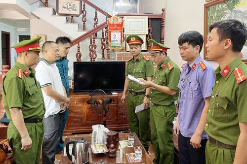 Khởi tố cán bộ xã liên quan vụ án 'Lạm quyền trong thi hành công vụ'