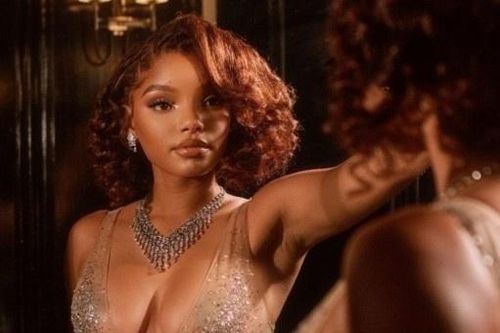 Vóc dáng đời thường của nàng tiên cá da màu Halle Bailey