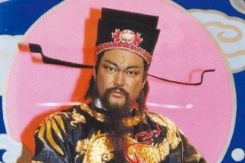 'Bao Thanh Thiên' Kim Siêu Quần lánh đời ở tuổi xế chiều