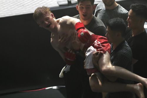 Võ sĩ Anh ăn mừng gây chú ý ở Lion Championship