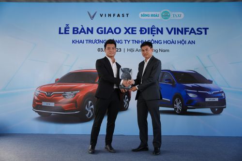 Taxi điện đầu tiên hoạt động phục vụ người dân, du khách tại Hội An