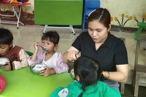 Lớp học giữa rừng ở Trà Ôi
