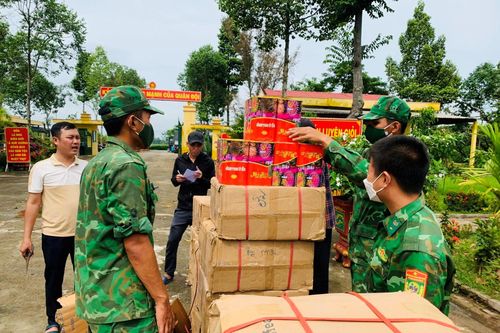 'Lũy chắn thép' trên biên giới Long An